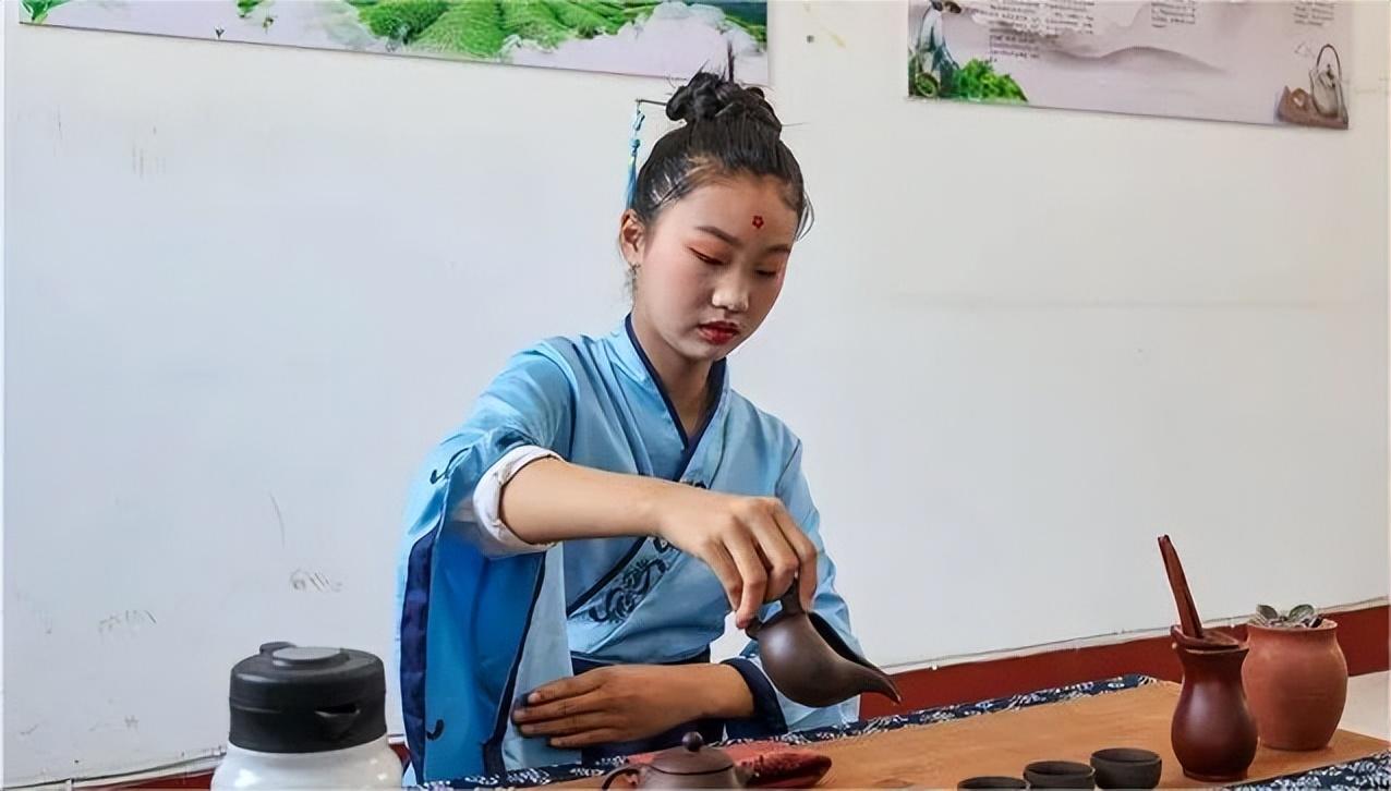 二四天天正版资料免费大全,二四天天正版资料免费大全，助力个人成长与学习的宝库